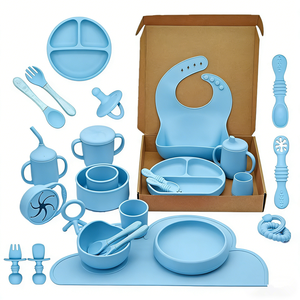 Cuillère d'alimentation en silicone Naike 100% personnalisée, de qualité alimentaire, sans BPA, facile à nettoyer, avec bavoir, design de dessin animé, produits pour bébé, cadeau - Product Image 1