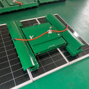 Robot de <span class=keywords><strong>nettoyage</strong></span> solaire Hongrun pour panneaux photovoltaïques, télécommande, machine de <span class=keywords><strong>nettoyage</strong></span> de panneaux photovoltaïques - Product Image 3