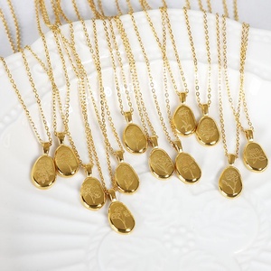 Vente en gros Bijoux de fleur de <span class=keywords><strong>naissance</strong></span> étanches en acier inoxydable plaqué or 18K personnalisés Collier à pendentif de fleur de <span class=keywords><strong>naissance</strong></span> de 12 mois pour femmes - Product Image 2