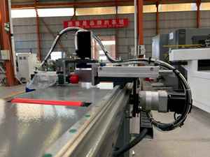 Machine à scier les profilés de vitrage CNC pour la fabrication de fenêtres et de portes en aluminium - Product Image 5