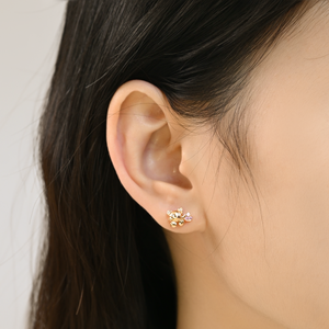 Boucles d'oreilles clous asymétriques en or rose 18 carats avec diamants naturels et saphir rose, design tête de chat super mignon, vente en gros de haute qualité - Product Image 4