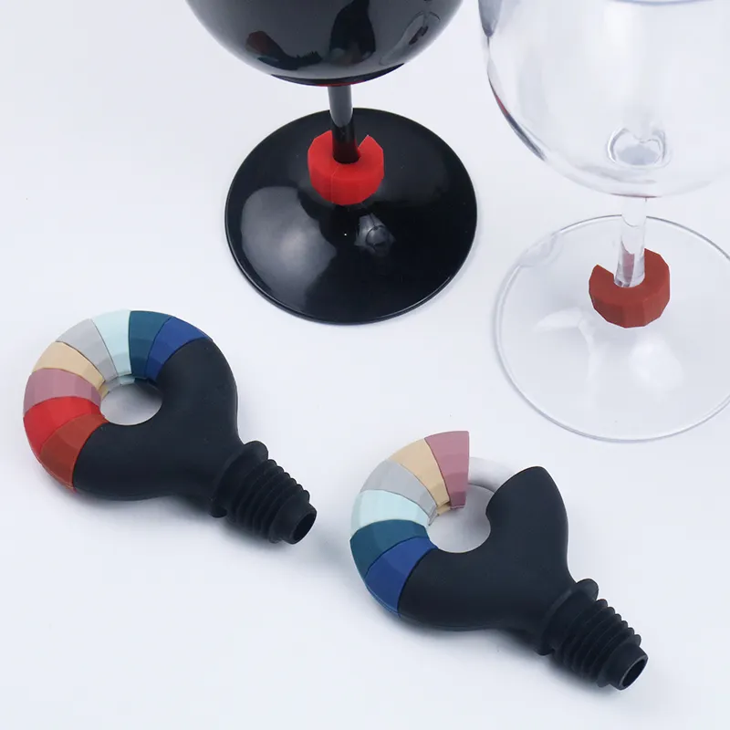 Neuankömmling Wein zubehör Geschenkset Benutzer definierte Silikon Regenbogen Weinflaschen verschluss mit Weinglas Charm für Bar Hochzeit