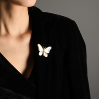 Soldes Exceptionnelles : Broches Papillon et Insectes en Cuivre Plaqué Or avec Perles d'Eau Douce Naturelles et Coquillages Méduse