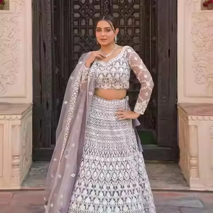 エレガントなホワイトネットLehengaヘビーダイヤモンドワーク4面装飾Dupatta伝統的なドリ刺繍ブライダルパーティーウェア - Product Image 1