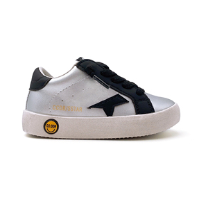 Zapatos de tabla informales transpirables de suela blanda de nuevo estilo de moda de primavera para niñas y niños con cierre de cordones para invierno y otoño - Product Image 1