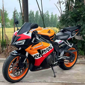 <span class=keywords><strong>Moto</strong></span> <span class=keywords><strong>sportive</strong></span> CBR1000RR Fireblade, excellent état. Moteur 4 cylindres en ligne de 1000 cm³ refroidi par liquide, freins ABS et échappement SBK - Product Image 6