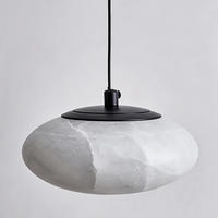 Lampe suspendue en forme de disque en albâtre naturel minimaliste nordique, en métal noir, pour salle à manger, chambre à coucher, directement de l'usine