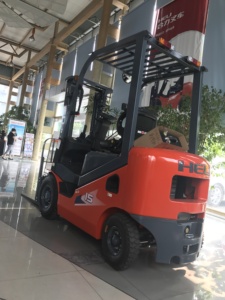 Carretilla elevadora a gasolina HELI 2,5 T <span class=keywords><strong>3T</strong></span> LPG y Gas CPQD25 CPQYD25 CPQ25 CPQYD30 <span class=keywords><strong>CPQD30</strong></span> con altura de elevación de 3 etapas 4,5 m - Product Image 6