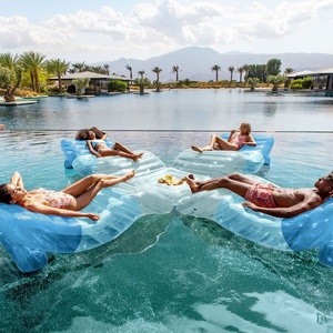 Flotador Inflable con Diseño de Arcoíris, Ideal para Fiestas de Verano en la Piscina, Personalizable con Logotipo y Color - Product Image 2