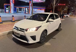 Toyota <span class=keywords><strong>Yaris</strong></span> <span class=keywords><strong>1.5</strong></span> Automatica FWD del 2016 con Sedili in Tessuto, Telecamera Posteriore, Pneumatici R15, Guida a Sinistra - Product Image 2