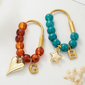 Llavero Personalizado con Iniciales y Cuentas en Forma de Corazón/Estrella, Accesorio con Mosquetón Dorado, Regalo de Cumpleaños/Boda para Mujeres/Amigas/Novias - Product Image 1