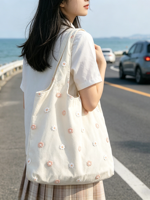 Sac fourre-tout brodé floral grande capacité style simplicité urbaine polyvalent été 2026 Taobao