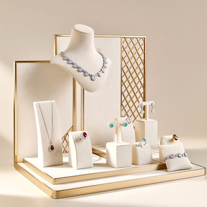 Ensemble de présentoirs à bijoux en velours crème et métal doré Zebopak de luxe pour collier, boucles d'oreilles, bague, collection de Noël, vente en gros - Product Image 1