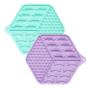 Best Selling Slow Pet Feeder With Suction Cups Cat And Dog Universal Anti Choking Aid Digestion Slow Food Plate For Pets