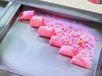 Machine automatique commerciale de crème glacée de yaourt glacé de yaourt de 220V pour le magasin d'alimentation pour des ingrédients de chocolat d'eau de lait