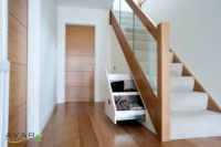 Armoire de rangement sous escalier sur mesure avec tiroirs et portes – Meuble gain de place pour maisons modernes