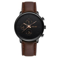 Montre à quartz pour homme tendance, design à trois aiguilles avec accent bleu, bracelet en cuir