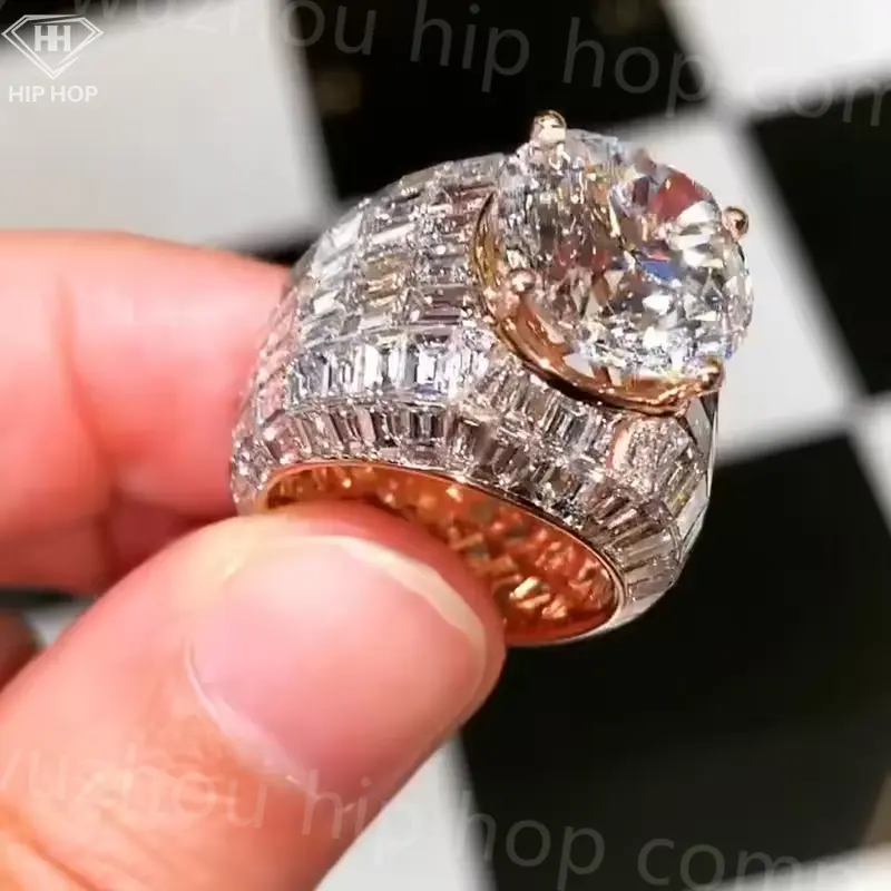 Perhiasan emas 10K Pria pengaturan tak terlihat kustom mewah cincin berlian Moissanitte Hip Hop Iced Out cincin potongan Baguette zamrud