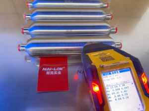 Cilindro <span class=keywords><strong>de</strong></span> Muestreo sin Costuras Monel 400 con Válvula <span class=keywords><strong>de</strong></span> Aguja y Manómetro, Doble Extremo 1/4" FNPT, Recipiente <span class=keywords><strong>de</strong></span> Muestreo <span class=keywords><strong>de</strong></span> Aleación 400, 3000 psi - Product Image 6