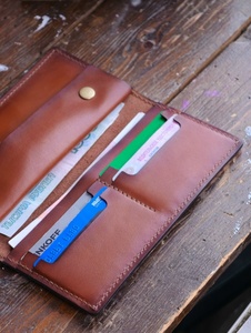 กระเป๋าสตางค์หนังแท้พรีเมียมสำหรับผู้หญิง สไตล์วินเทจ พับได้ ป้องกัน RFID  บางเฉียบ ใส่บัตรได้ พร้อมที่หนีบเงิน จากผู้ผลิต - Product Image 3