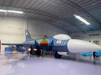 Avion de chasse gonflable en PVC personnalisé Modèle d'avion gonflable publicitaire en couleurs personnalisées