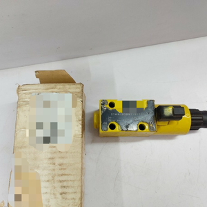 नया Pio-530 आउटपुट कंट्रोल मॉड्यूल 8du 24v 0.5a pio530 मूल तैयार स्टॉक औद्योगिक स्वचालन मैक समर्पित पीएलसी नया मूल - Product Image 2