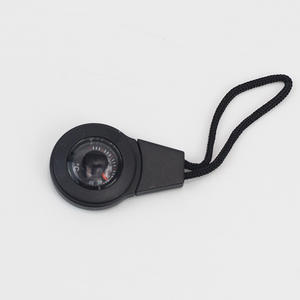 เข็มทิศพกพาพร้อมเทอร์โมมิเตอร์และสายคล้องคอสำหรับการเดินป่า ท่องเที่ยว ตั้งแคมป์ เครื่องมือนำทางกลางแจ้ง หน้าปัดสีดำ แสดงผลแบบเข็มชี้ - Product Image 2