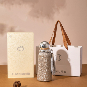 Bouteille isotherme en titane pur 360 ml avec couvercle métallique, cordon de transport, mini bouteille d'eau en titane pour un cadeau quotidien - Product Image 2