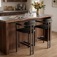 Tabouret de bar de luxe en acier inoxydable doré avec fauteuil en fausse fourrure d'agneau pour boutique de bijoux, comptoir de réception ou salle d'exposition