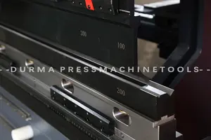200 طن DA66T نظام delem cnc الصحافة الفرامل الانحناء آلة لوحة من الحديد الصفائح المعدنية الانحناء المعدات