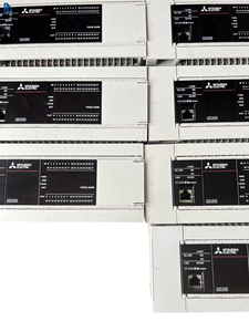 Contrôleur logique programmable PLC FX5U-64MT/ES, contrôleur d'automatisation industrielle, PLC modulaire, PLC haute performance, contrôle industriel - Product Image 1