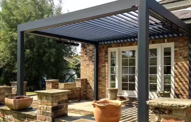 สีเทาเข้ม