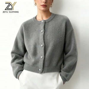 Cardigan élégant d'hiver pour femme Zeyu, avec boutons perlés, chaud et doux, coupe courte, manches longues, en tricot, fausse fourrure - Product Image 1