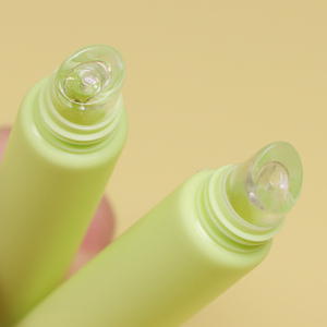 Bán buôn 10g vỏ son dưỡng môi mỹ phẩm hình trái chuối dễ thương, vỏ son môi rỗng, tuýp son dưỡng môi có nắp vặn kèm charm - Product Image 5