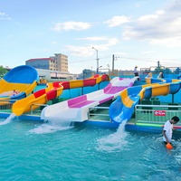 Parc aquatique extérieur avec toboggan multi-canaux pour piscine et aire de jeux aquatique