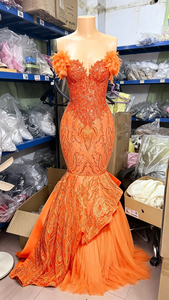 LM J689 Splendido Abito a Sirena <span class=keywords><strong>Arancione</strong></span> con Spalle Scoperte, Perline, Volant e Dettagli in Piume, Perfetto per il Ballo di Fine Anno - Product Image 2