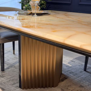 Tavolo da Pranzo Contemporaneo in Quarzite e Marmo Lucidato, Design Architettonico per Villa, Appartamento, Ristorante - Product Image 3