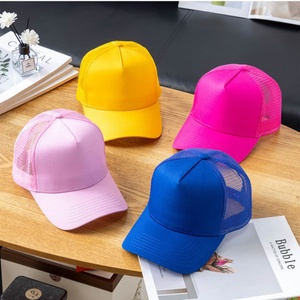 Gorra de béisbol de malla de 5 paneles de algodón al por mayor de fábrica, gorra trucker de color sólido con logotipo bordado e impresión - Product Image 3