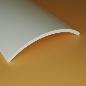 Poteau de marquage de bordure en PVC/UPVC, durable et écologique, incurvé pour une utilisation extérieure sur les façades de bâtiments - Product Image 1