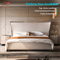 Lit moderne italien de luxe, ensemble de chambre à coucher King Size, lit incurvé rembourré en cuir véritable, finition laquée haute brillance pour villa et maison