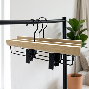 Cintres en bois avec logo, cintres en bois pour magasin de vêtements, cintres de présentation, cintres en bois sur mesure, cintres en bois de qualité supérieure pour magasin - Product Image 4
