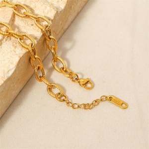 Etiquetas de Metal Personalizadas con Logotipo, Pulseras con Colgante de Perla Chapadas en Oro, Joyería - Product Image 5