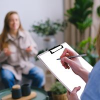 Portapapeles de Plástico en Colores Surtidos con Clip de Perfil Bajo, Portapapeles para Estudiantes, Profesores, Médicos y Enfermeras