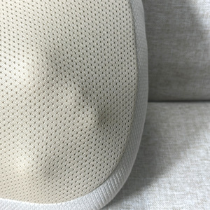 Coussin de massage en tissu chanvre beige avec compresse chaude, massage mécanique pour le cou, les épaules, le dos et la taille, modèle rechargeable - Product Image 1