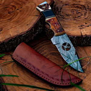 Couteau de chasse en acier Damas avec manche en bois sur mesure, meilleur couteau de chasse en acier Damas de haute qualité, nouvelle mode - Product Image 2