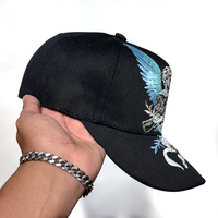 Casquettes de baseball brodées personnalisées en stock, avec doublure en satin et strass, G5 GORRA ANGEL EDICION BELICA CON PIN RIFLE