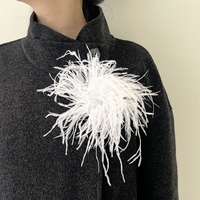 Broche en plumes d'autruche teintes sur mesure, faite à la main, pour mariage, fête, vêtement, accessoire de costume - Vente en gros usine