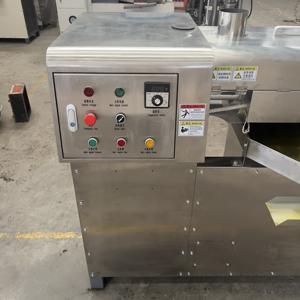 Presse à huile automatique commerciale pour huiles comestibles (arachide, soja, sésame), équipement en acier inoxydable à double pressage à froid et à chaud - Product Image 4