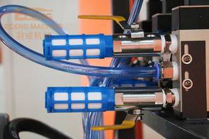 Machine de soufflage de bouteilles <span class=keywords><strong>d</strong></span>'<span class=keywords><strong>eau</strong></span> en plastique PET Eceng à deux étapes semi-automatique de <span class=keywords><strong>18</strong></span> <span class=keywords><strong>litres</strong></span>, 19 <span class=keywords><strong>litres</strong></span>, 20 <span class=keywords><strong>litres</strong></span>, <span class=keywords><strong>pour</strong></span> la fabrication de bouteilles de 5 gallons - Product Image 2