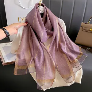 Mới Nhất Thiết Kế Sang Trọng Đồng Bằng Màu Rắn Chủ Đề Vàng Polyester Lụa Organza Chiếc Khăn Thời Trang Phụ Nữ Blingbling Long Lanh Khăn Choàng